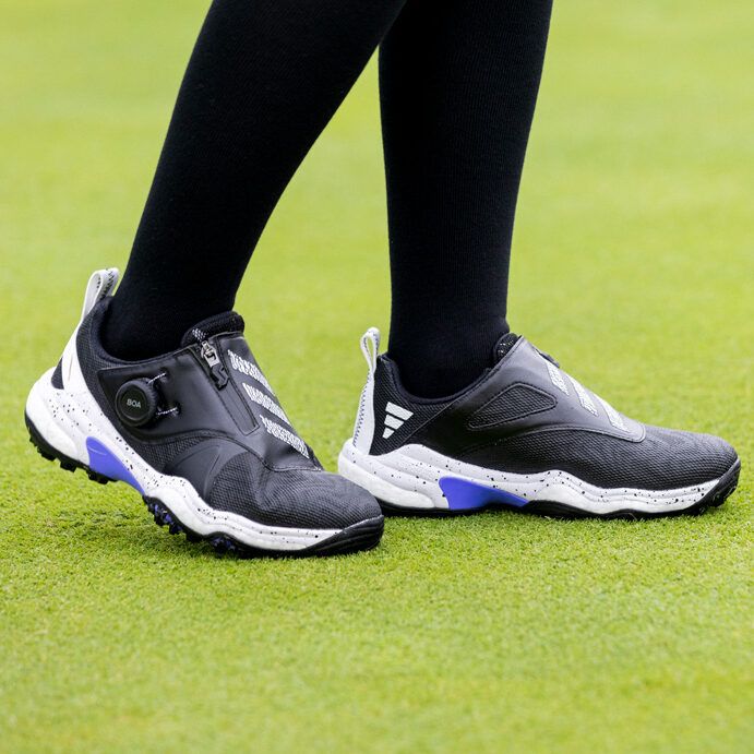 街でもコースでも着れる！ メンズライクなジャケットがかわいいコーデ