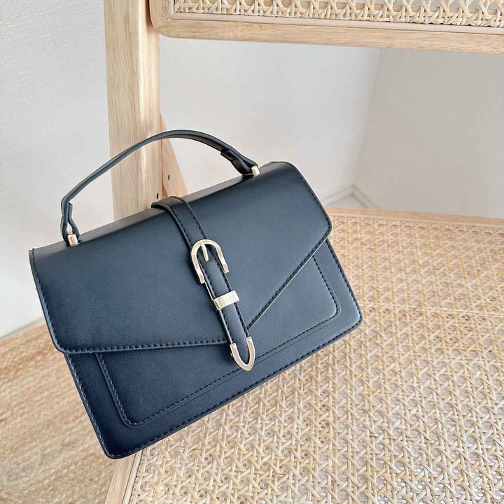 画像: ロックディテール付きアンダーアームバッグ