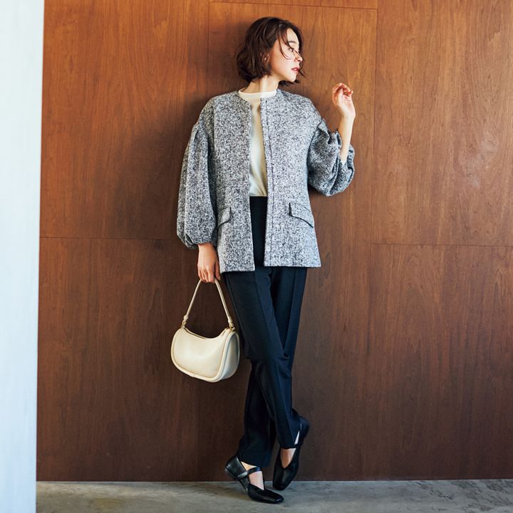 バルーンスリーブジャケット×黒パンツの浅見れいなさん