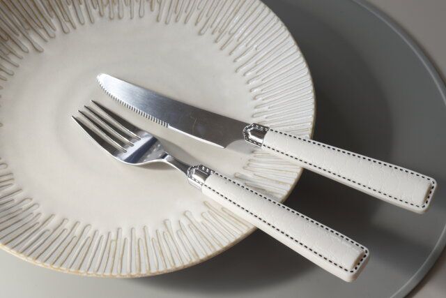 ダイソー ステッチスタイルナイフ（ホワイト） ステッチスタイルフォーク（ホワイト） 使用例