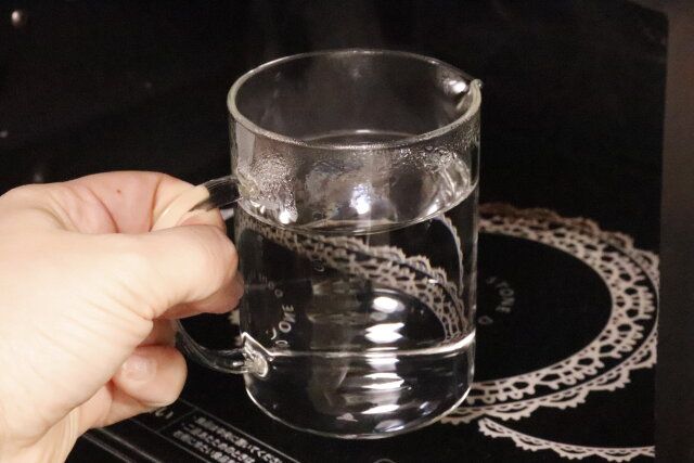 スリーコインズ 耐熱ガラス計量カップS 電子レンジ