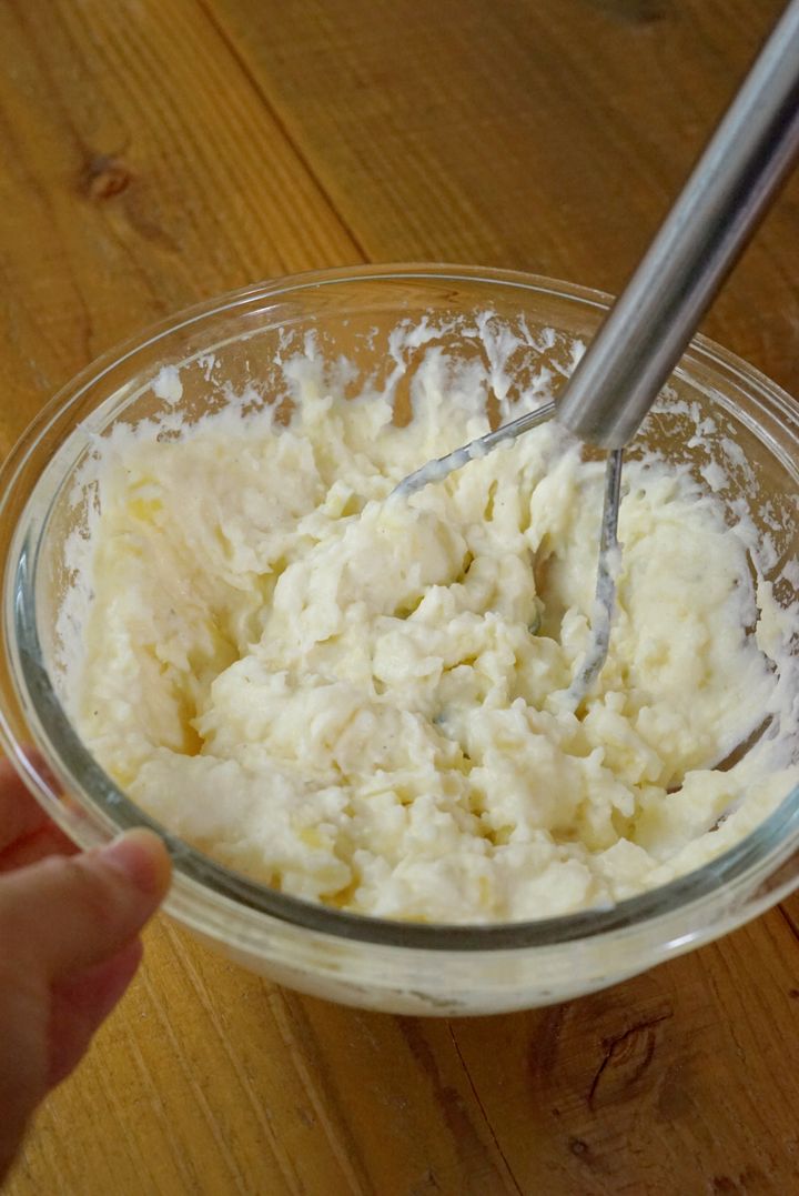 【火を使わない簡単レシピ】じゃがいもとスモークサーモンの前菜の作り方【料理家 あやかの旬野菜を使ったアペロおつまみ vol.23 〜レシピで旅するヨーロッパ〜】