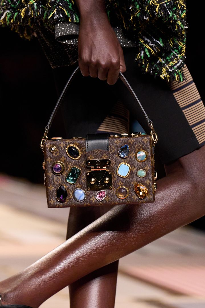 ルイ・ヴィトン 2025年春夏コレクションより。