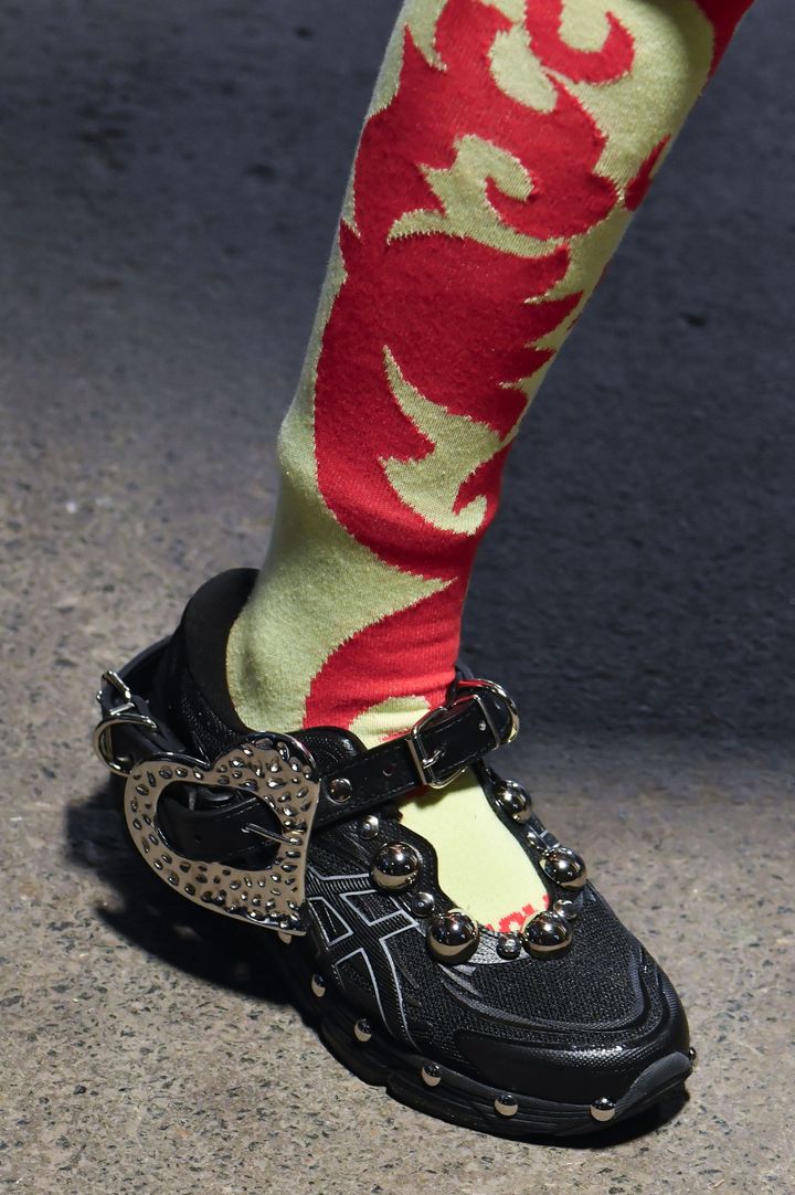 チョポヴァ ロウェナ 2025年春夏コレクションより。