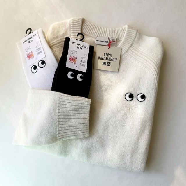 ヒートテックソックスとセーターの物撮り