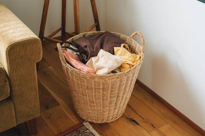 カバンや衣類は籠にまとめて