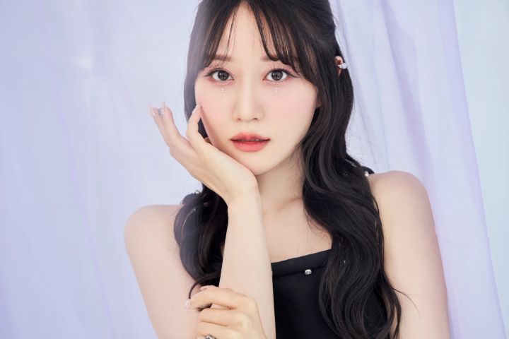 小倉 唯さんの愛用コスメを使用！ 今、挑戦したいメイク2選_1.キラキラストーンが目を引く、K-POP風アイドルメイク