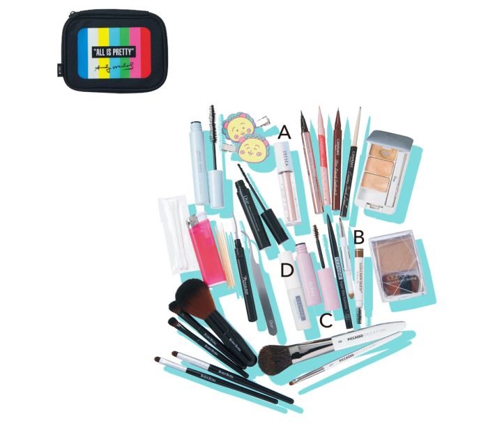 美容好き・小倉 唯さんのトラベルポーチの中身は？_【メイクアップ1】スティックタイプは一緒のポーチにひとまとめ