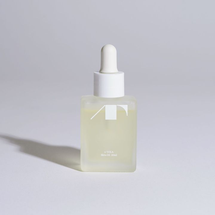 使用感や香りに至るまでこだわった、機能性スキンオイル。/r Skin Oil 20ml ￥5,940（2024年11月9日発売）