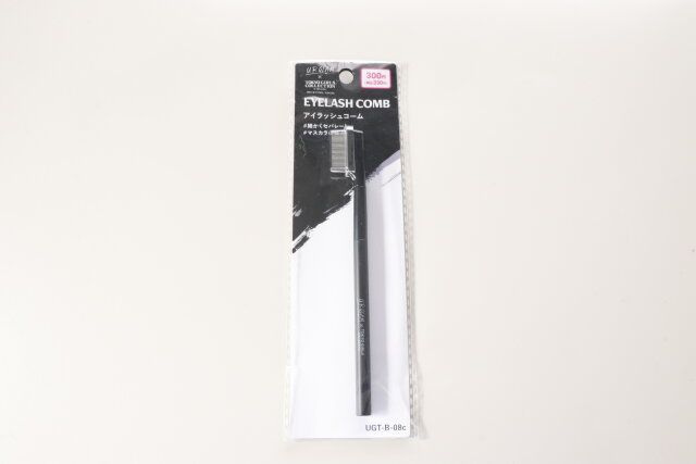 ダイソーのUGT アイラッシュコーム 08cのパッケージ