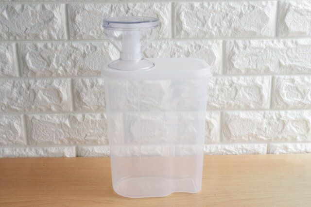 ダイソーの冷蔵庫米びつ