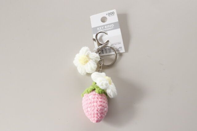 ダイソー イチゴニットキーホルダー 商品タグ