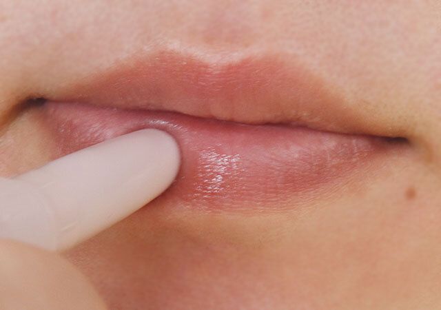 セリア GENE TOKYO リップケアスクラブ01 CLEAR（クリア） 使用感