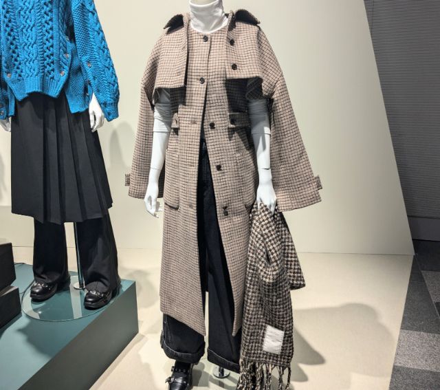 2ピースコートを着たマネキン