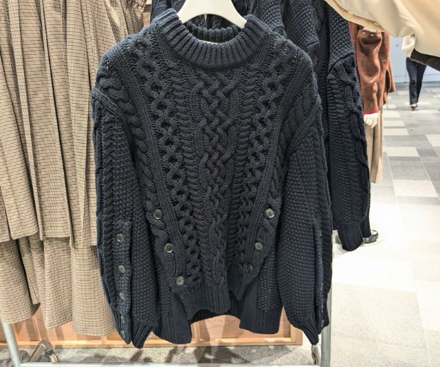 黒のケーブルセーターby rokh
