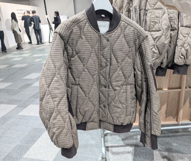 チェック柄のキルティングブルゾン