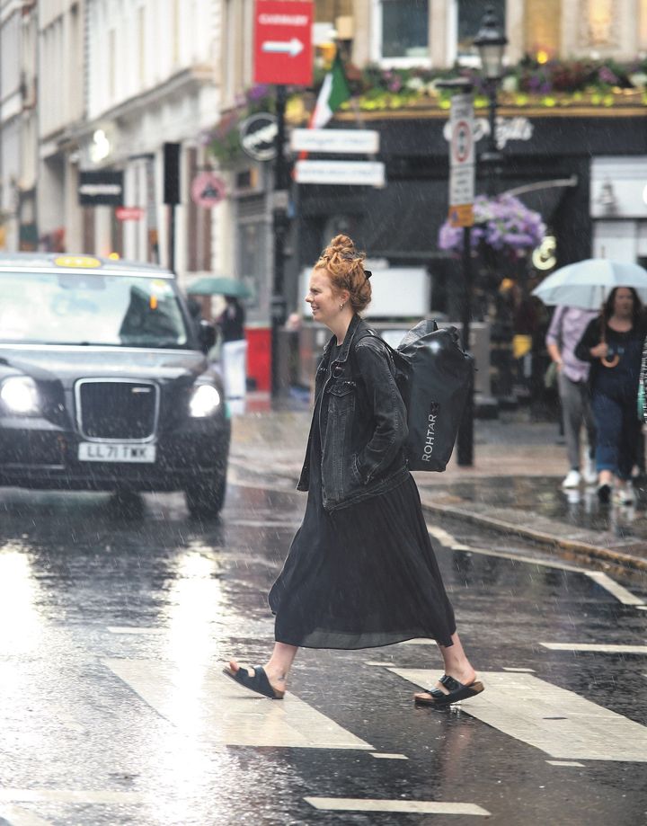 薄手アウター×ワンピースコーデ10選。本格的な寒さの手前にぴったりな着こなしが満載