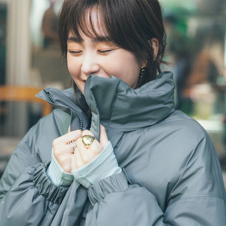 首元までダウンに覆われて暖かそうな桐谷美玲さん