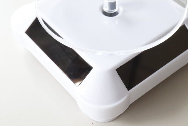 ダイソー ソーラー式 回転台 白色 ソーラーパネル