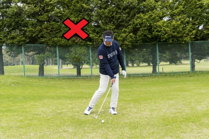 年をとってもアイアンをうまく打つコツ！「右足の内側で…」とシニアプロが解説