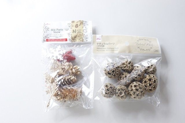 ダイソーのナチュラルパーツ（ミックスパーツ、スノー）とナチュラルパーツ（フウの実）のパッケージ