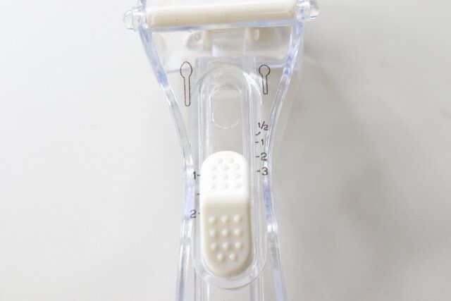 スリーコインズ 調節できる計量スプーン レバー