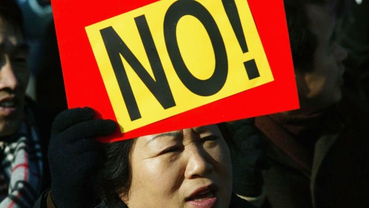 サポーターは納得できるのか…Jリーグクラブが異例の声明「来季の監督人事に関しましては…」