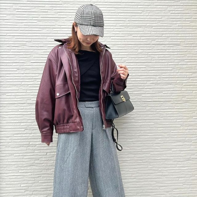 オーバーサイズコーティングジャケットを着たコーデ