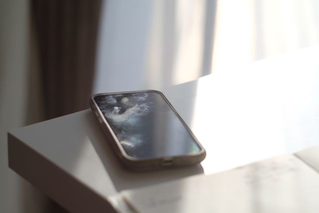 スマホ画面サラサラにする方法