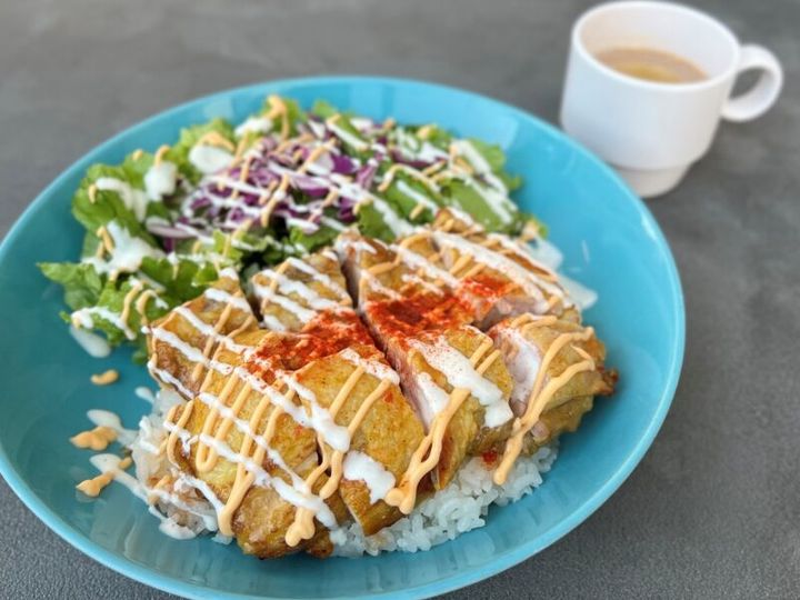 KARAKUSA CAFEの腸活メニュー チキンオーバーライス