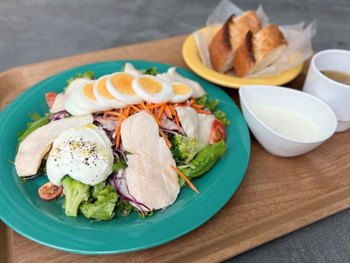 KARAKUSA CAFEの腸活メニュー ヨーグルトとサラダ