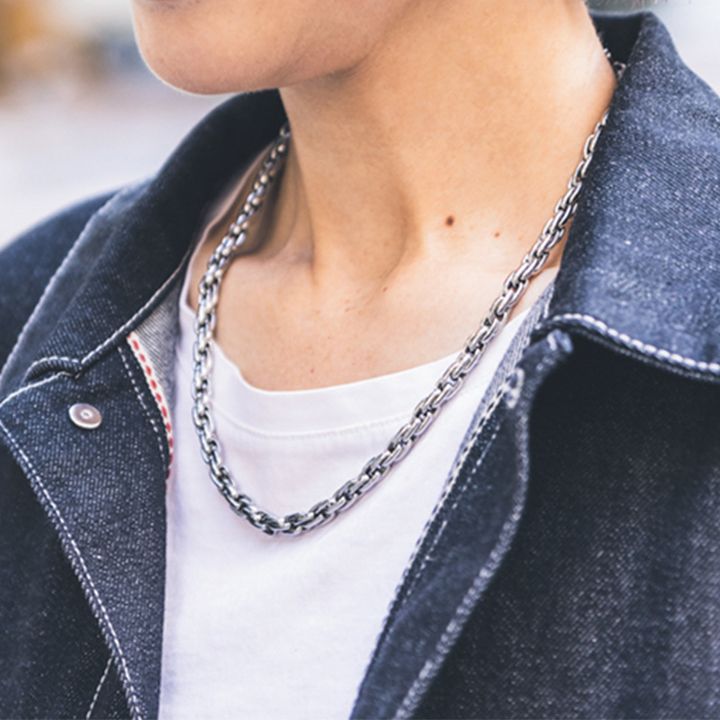 GOLDYのシルバーネックレスでGジャンコーデを格上げ