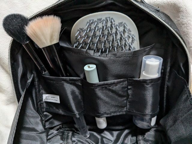ポーチにコスメを収納したところ
