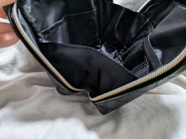 エンジェルキルトバニティポーチ開いたところ