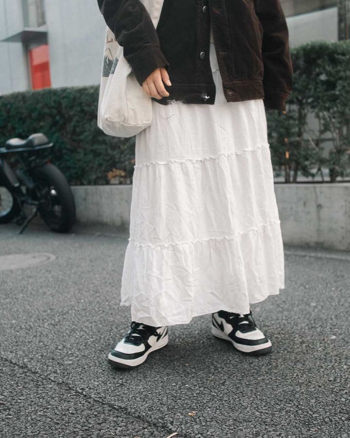 秋冬に真似したい“マキシスカート”のお手本コーデ5選。お洒落な足元にも注目！【TOKYO SNAP】