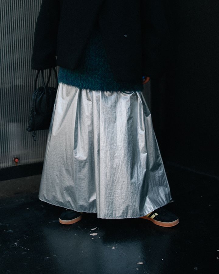 秋冬に真似したい“マキシスカート”のお手本コーデ5選。お洒落な足元にも注目！【TOKYO SNAP】