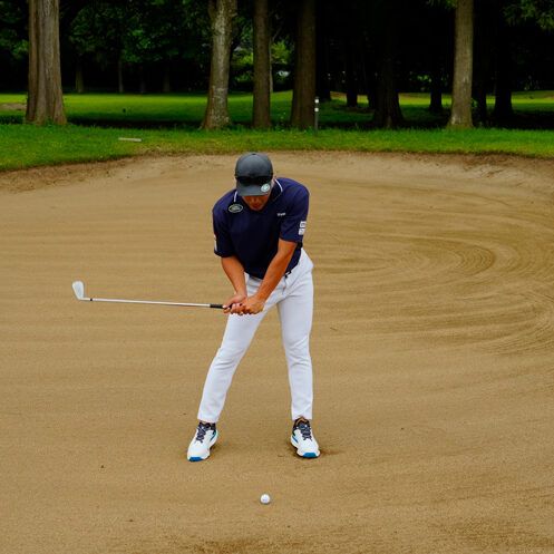 ポイントは「両ヒザ」の高さ！ フェアウェイバンカーからクリーンに打つ方法