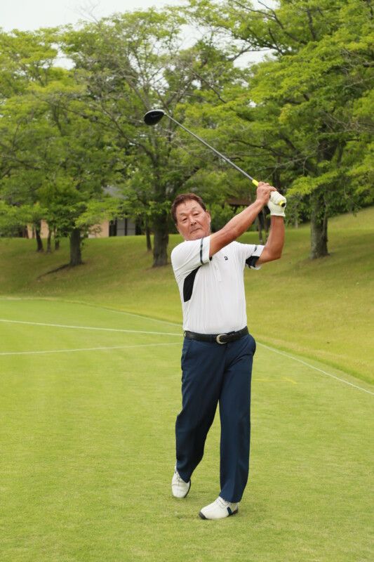 歳をとっても飛ばすコツ！「体が回らないぶんは体重移動でカバー」とシニアプロ