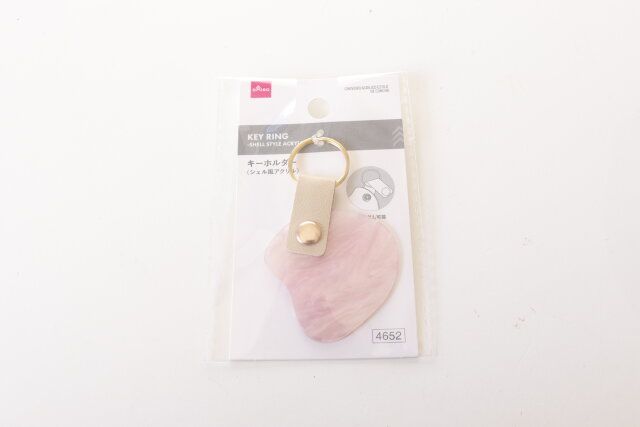 ダイソー シェル風アクリルキーホルダー パッケージ