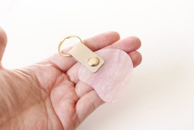ダイソー シェル風アクリルキーホルダー デザイン