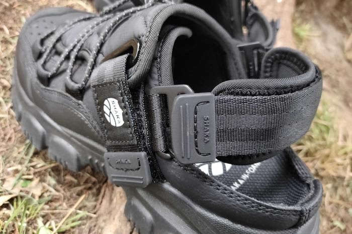 SHAKAのスニーカーサンダルの寄り