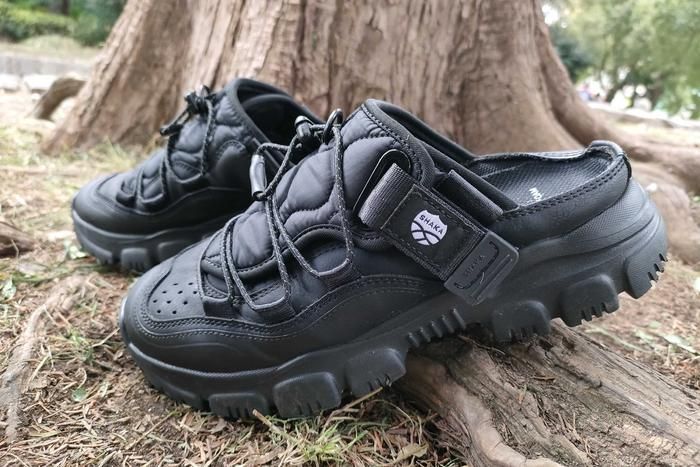 SHAKAのスニーカーサンダル