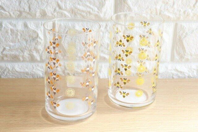 ダイソー 懐かしのソーダグラス（ミツバチ、イエロー・オレンジ、約420mL）
