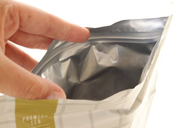 ダイソーのティーバッグ用保存袋を開けた様子