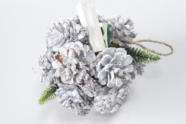 ダイソーのお洒落なハンギングナチュラルボール（カラー）