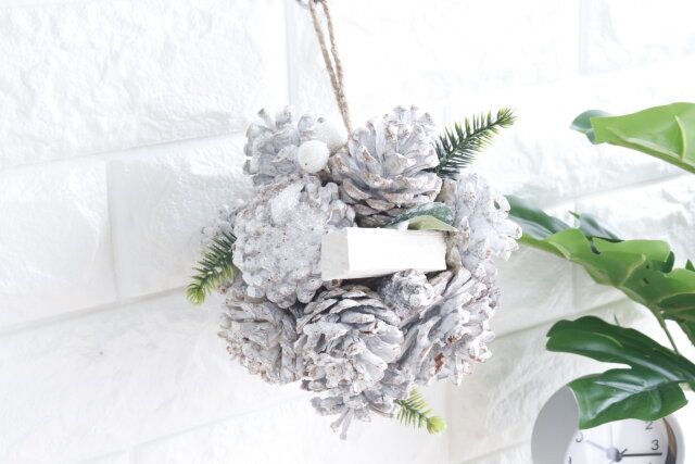 ダイソーのナチュラルなハンギングナチュラルボール（カラー）