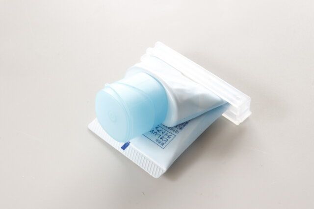 セリア コスメチューブ絞り コンパクト