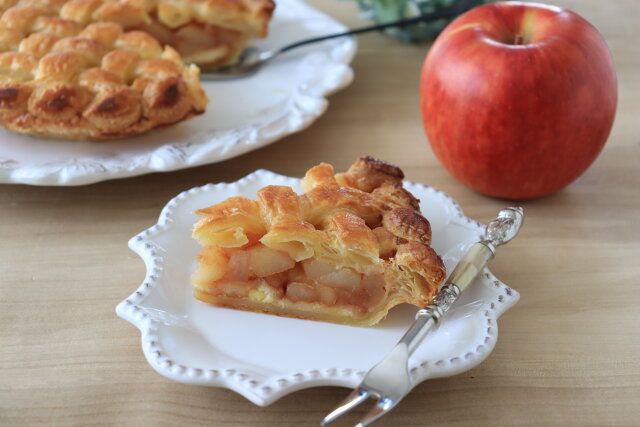 りんご1つ カットしたアップルパイ