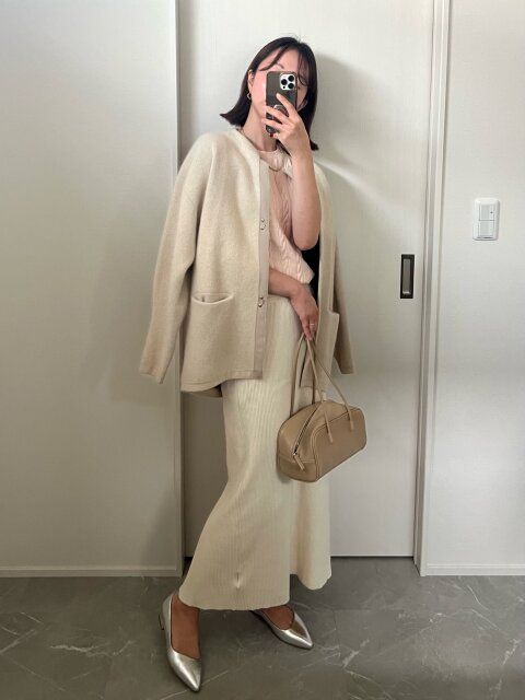 ユニクロケーブルクルーネックセーターと甘めニットコーデ