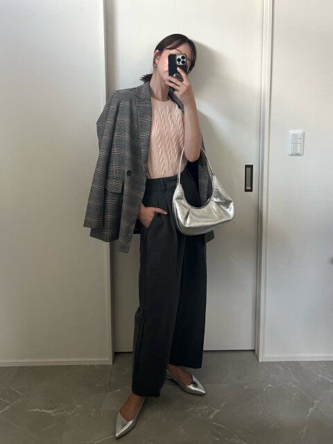 ユニクロケーブルクルーネックセーターとグレージャケットコーデ